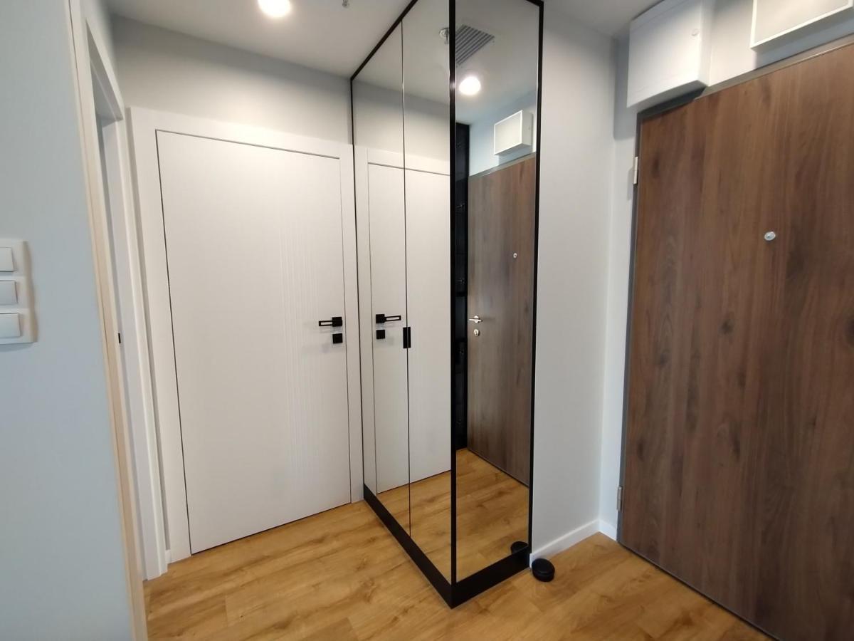 Wola Tower Deluxe Separate Bedroom With Free Garage - By Perfect Apart Warszawa Eksteriør bilde