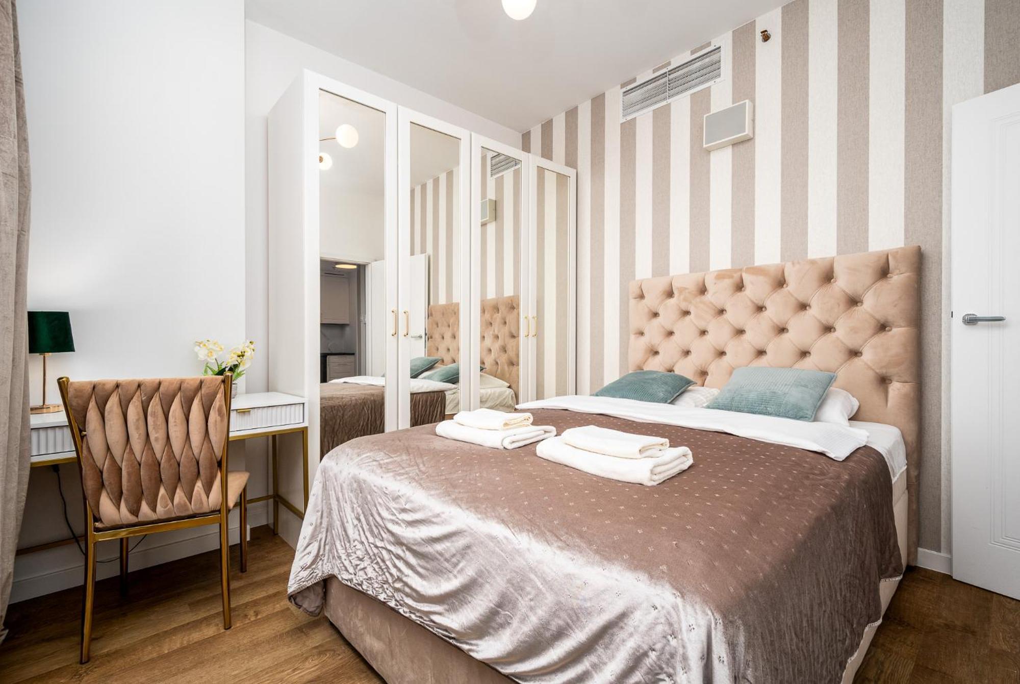 Wola Tower Deluxe Separate Bedroom With Free Garage - By Perfect Apart Warszawa Eksteriør bilde