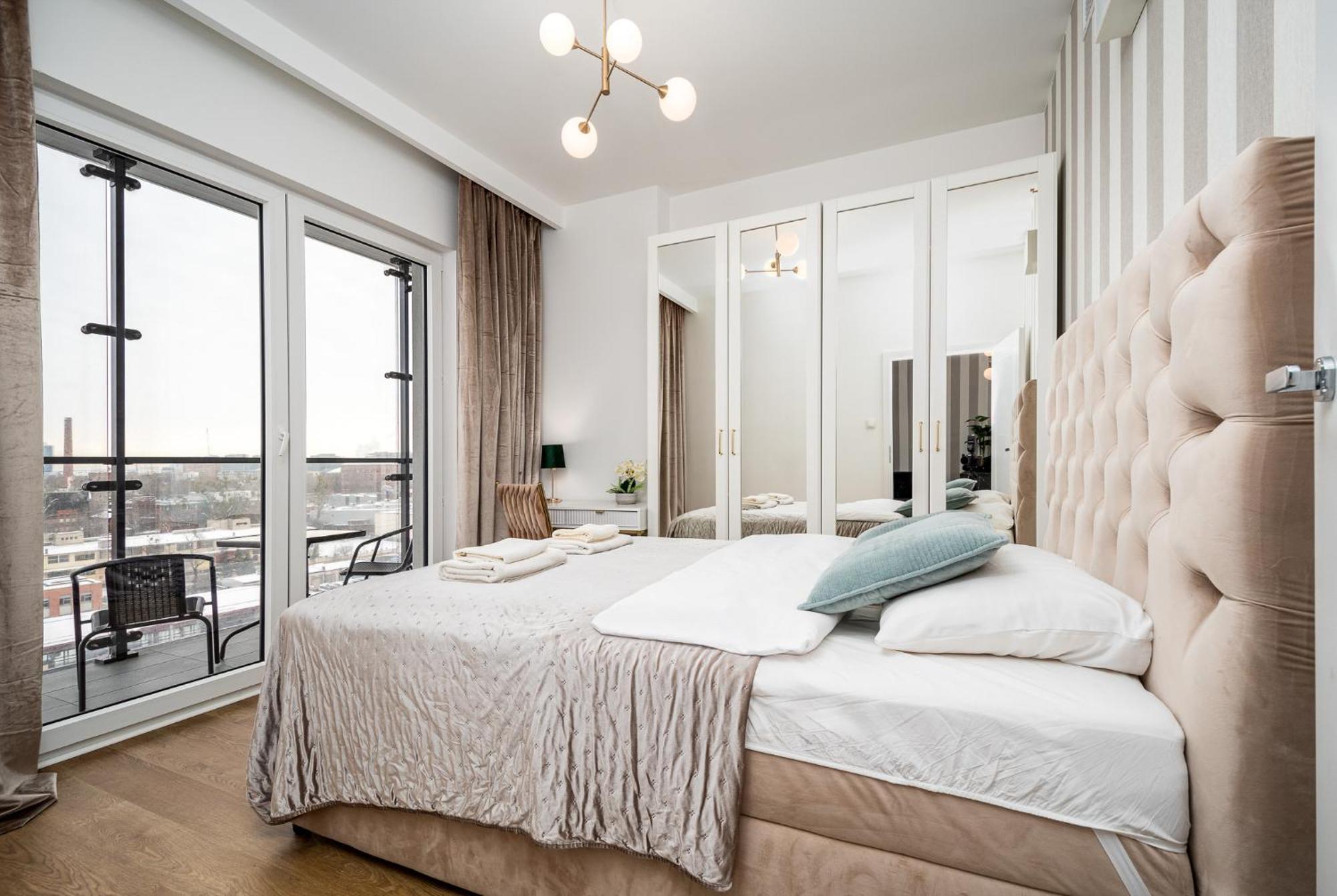 Wola Tower Deluxe Separate Bedroom With Free Garage - By Perfect Apart Warszawa Eksteriør bilde